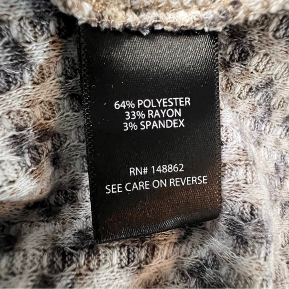 Torrid Waffle Vneck Henley Long Sleeve Shirt Size 3X - Picture 10 of 11